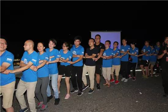 怀旧青春“兔子舞”