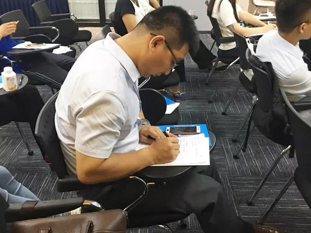 认真听讲，你们最棒~