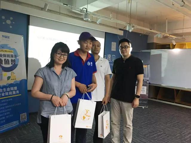 合影不忘，必有回响~